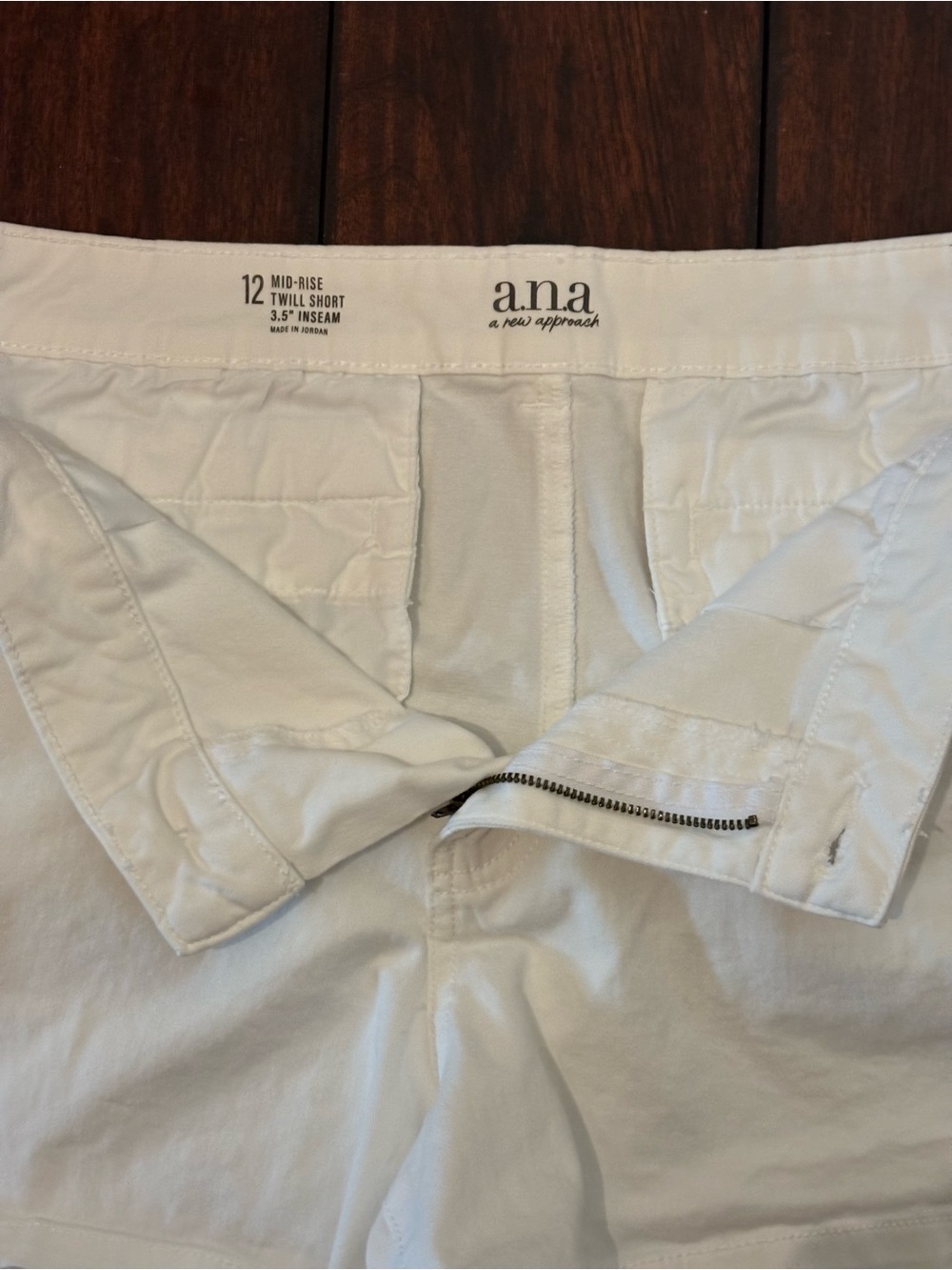 a.n.a A New Approach White Twill Shorts - Women’s Size 12 - Picture 4 of 15